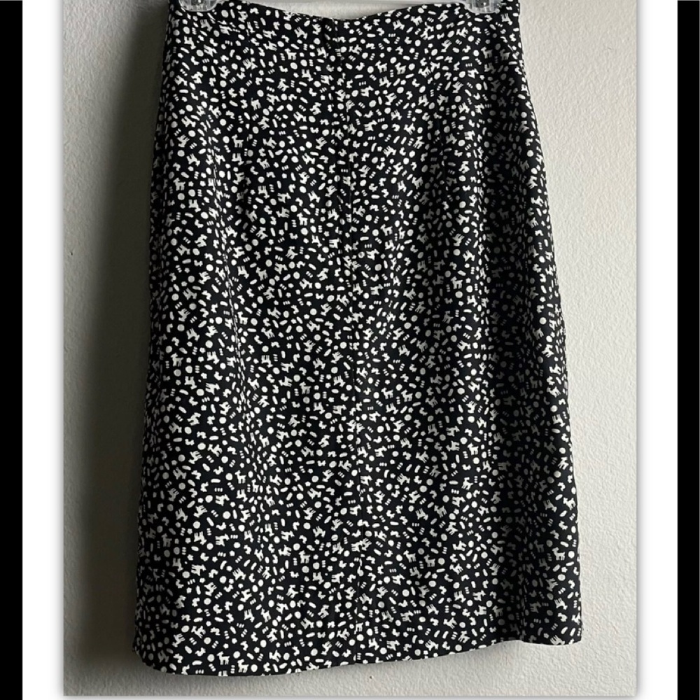 ANN TAYLOR WOMEN’S DEER AND BIRDS PRINT BLACK AND WHITE SKIRT SIZE 8 PRE-OWNED